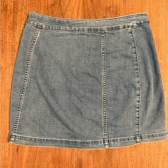 Little Daisies Medium Wash Denim Button-Front Mini Skirt - Picture 6 of 7
